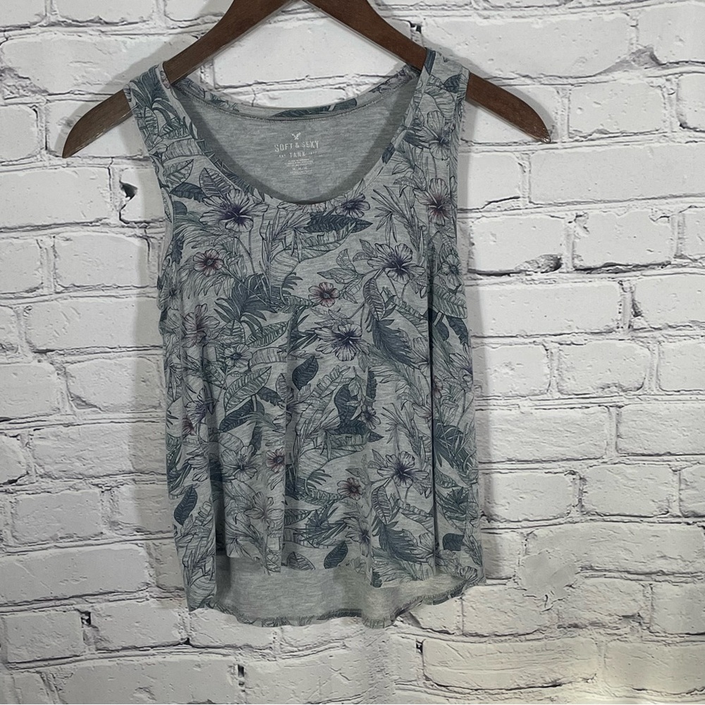 5/$45 SALE Women’s Soft and Sexy Size Medium Flowers/Leaves Tank